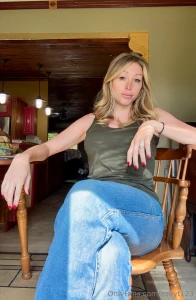 I love men who worship mammas feet feeling your tongue sliding around