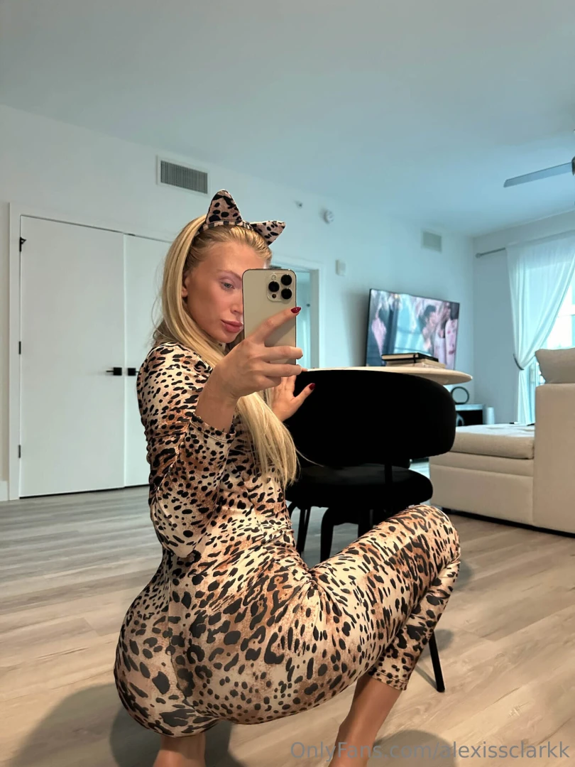 Do you wanna see a spicier view send me a message then hehe part 1 