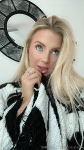 What s the first thing you see when you look at me part 8