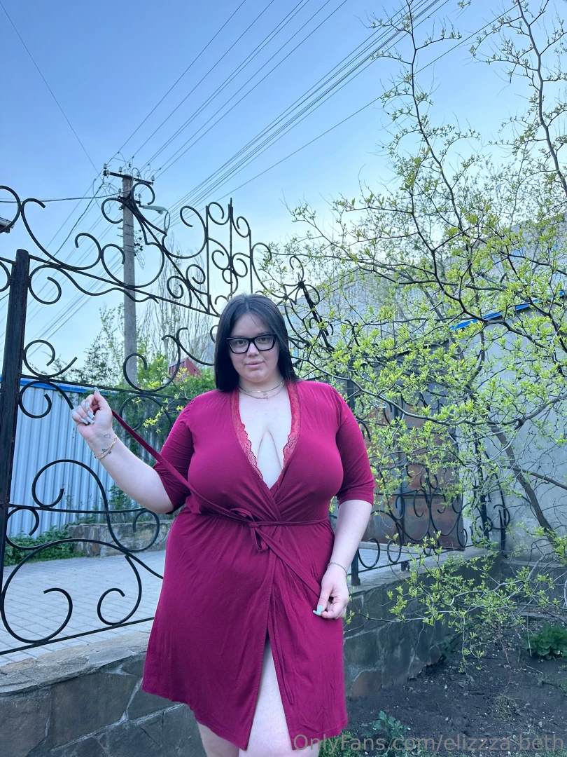 Doesn t my beautiful figure catch your eye 