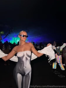 Which outfit did you like better lt 3