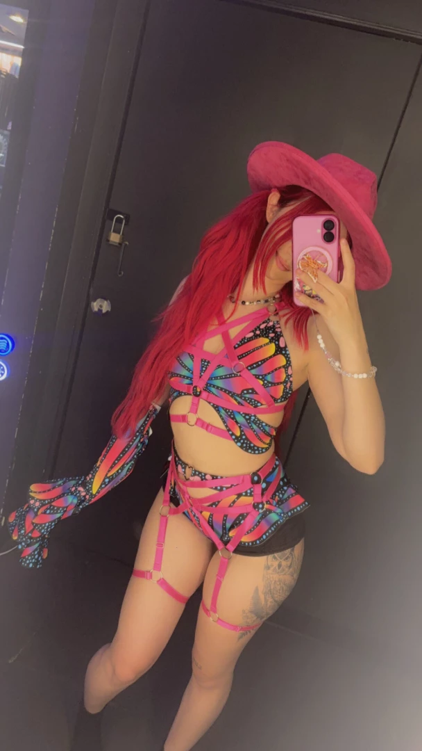 Sneak peek at one of my festival outfitzzzzz 