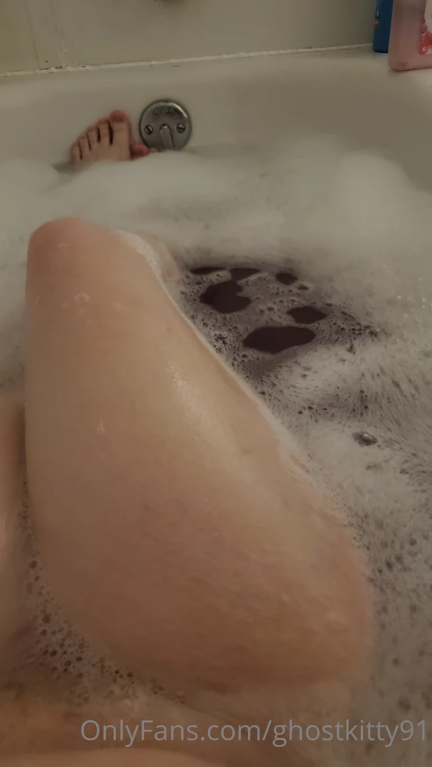 I took a bath one handed today lol part 1 