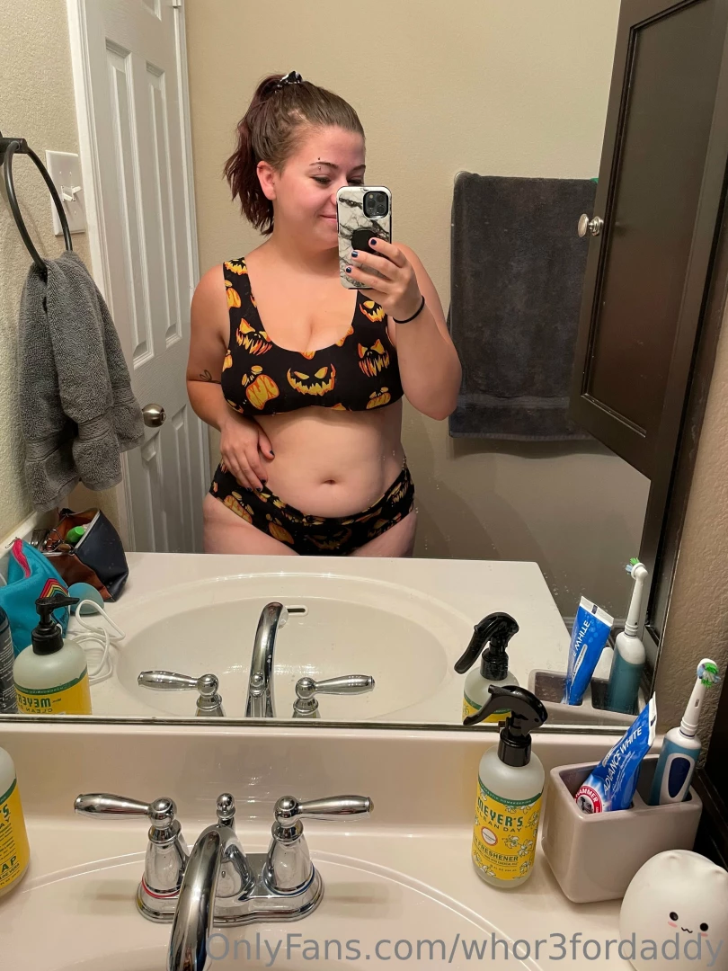 Feeling cute in my matching halloween bra and panties good morning 