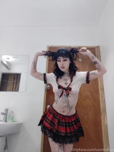 Hiding in the bathroom so i can take pics for u w out any1 knowing