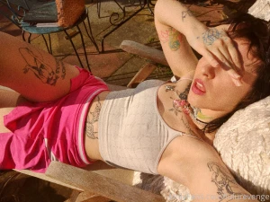 It s so hot today and everything smells like coconut and blunts i m part 1