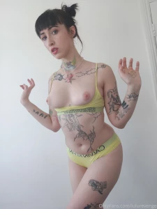 Idk what this pose is it worries me