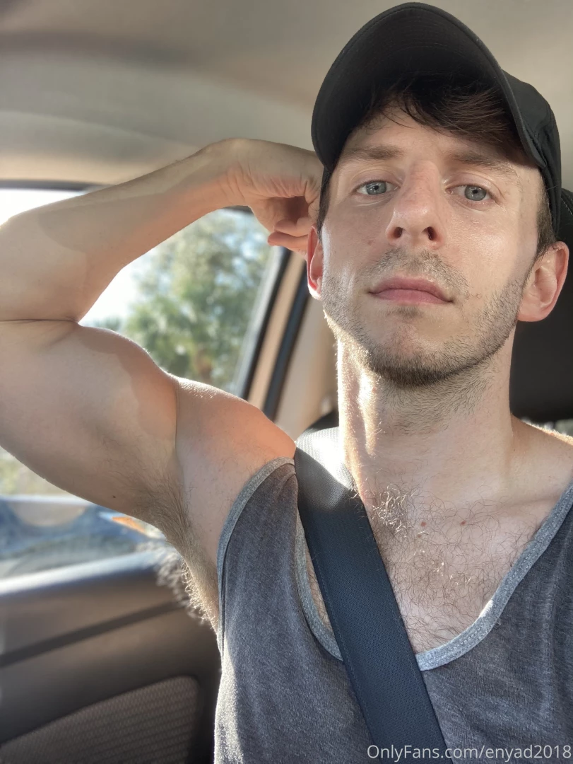 I know some of you like hairy sweaty pits 