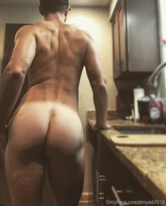 Anyone need a sexy houseboy with a fat ass