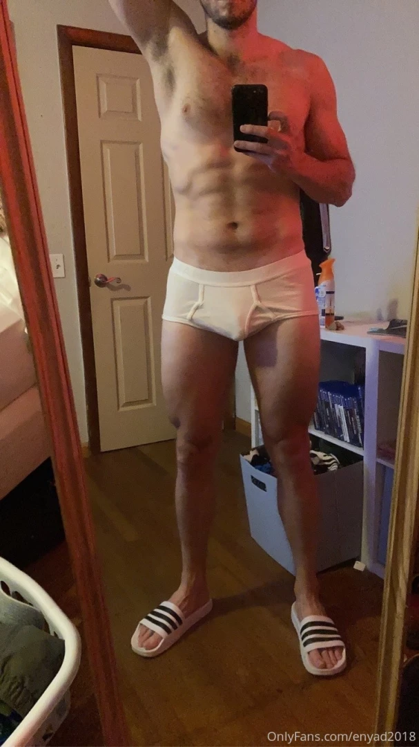 Tighty whiteys w bulge 