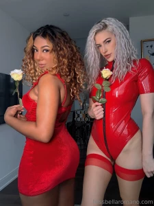 Follow my bestie thenylafox its free and she goes live just like me