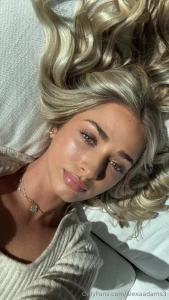 Too pretty to be this bored