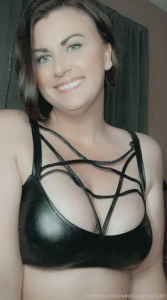 It s hump day and i m finally getting my new phone why does that