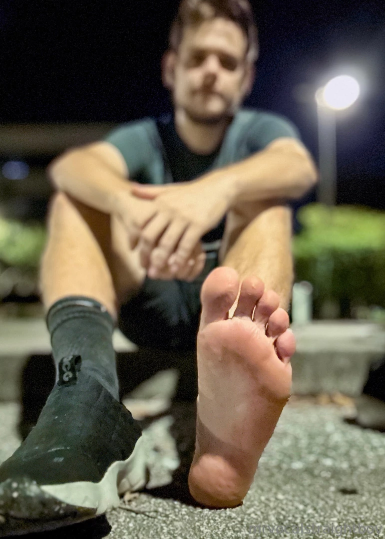 Came back to this legendary spot where i fingered my straight boy ass 