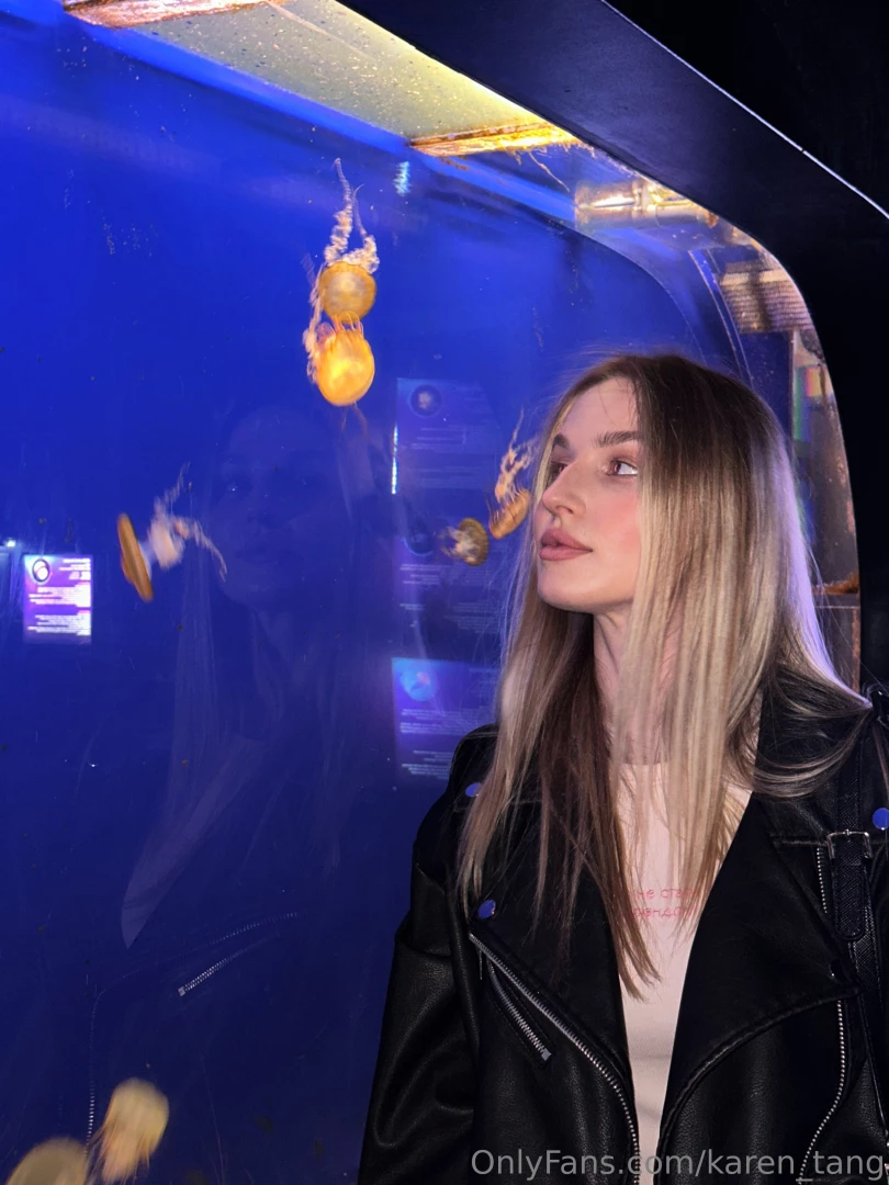 I like to visit rooms with aquariums i am fascinated by aquatic 