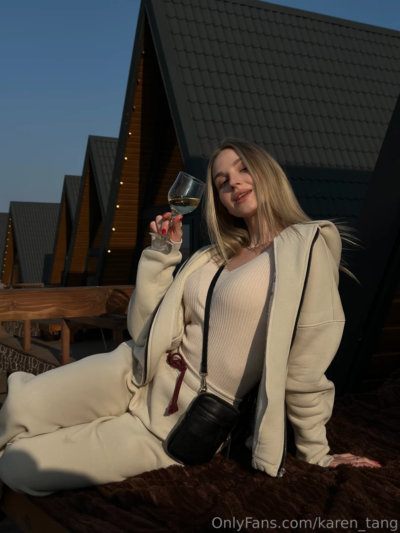 I love when the light of the sunset falls on me and reveals my beauty 