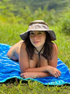 Just out here getting tan and thinking about you lt 3