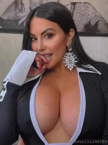 If you wanna see the naughty version of this photo session look in part 1