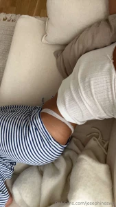 Ligger bakis hemma i soffan skulle beh va n gon och mysa med