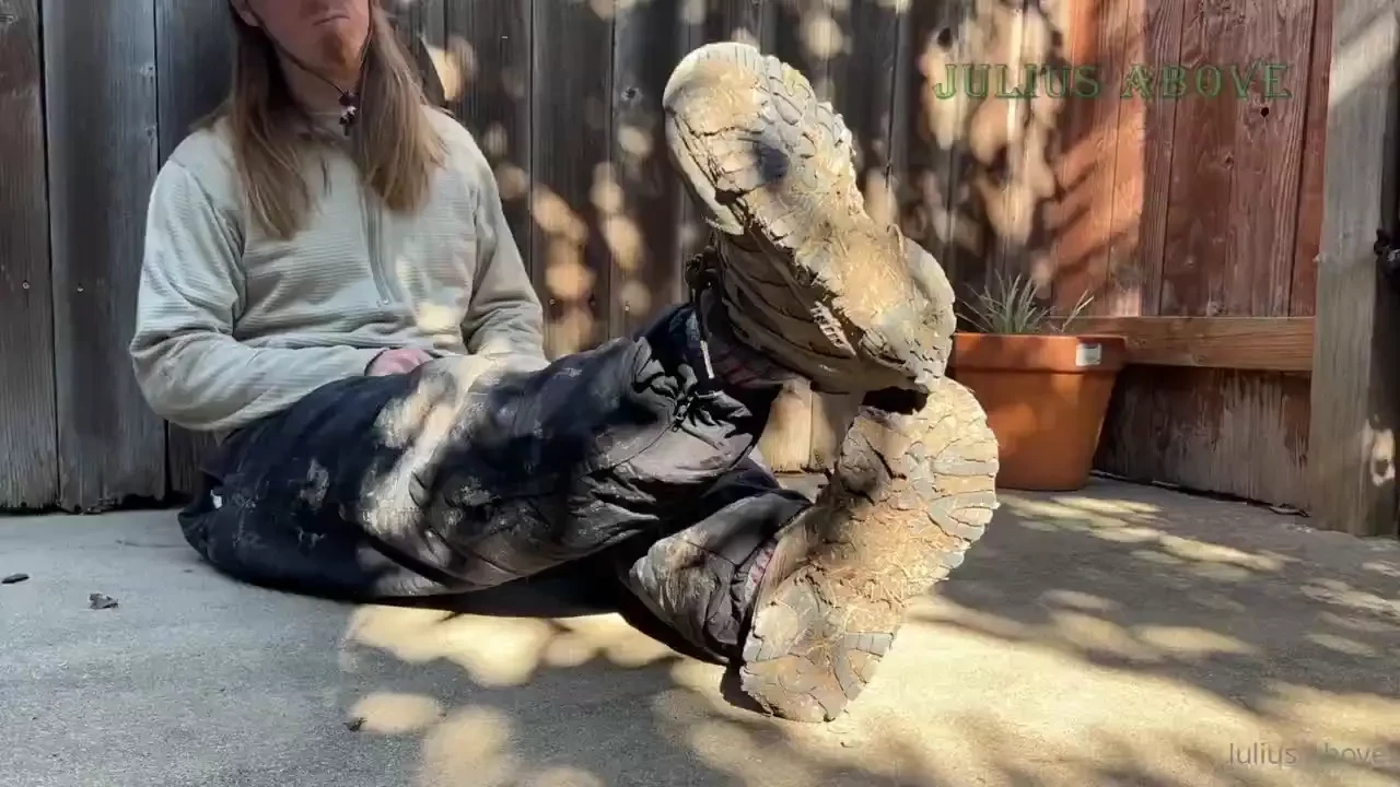 I know you can feel the stench coming out of these thick socks study 