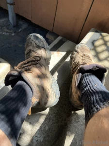 Yeah i m out in this heat breaking a sweat all day in unwashed socks part 4