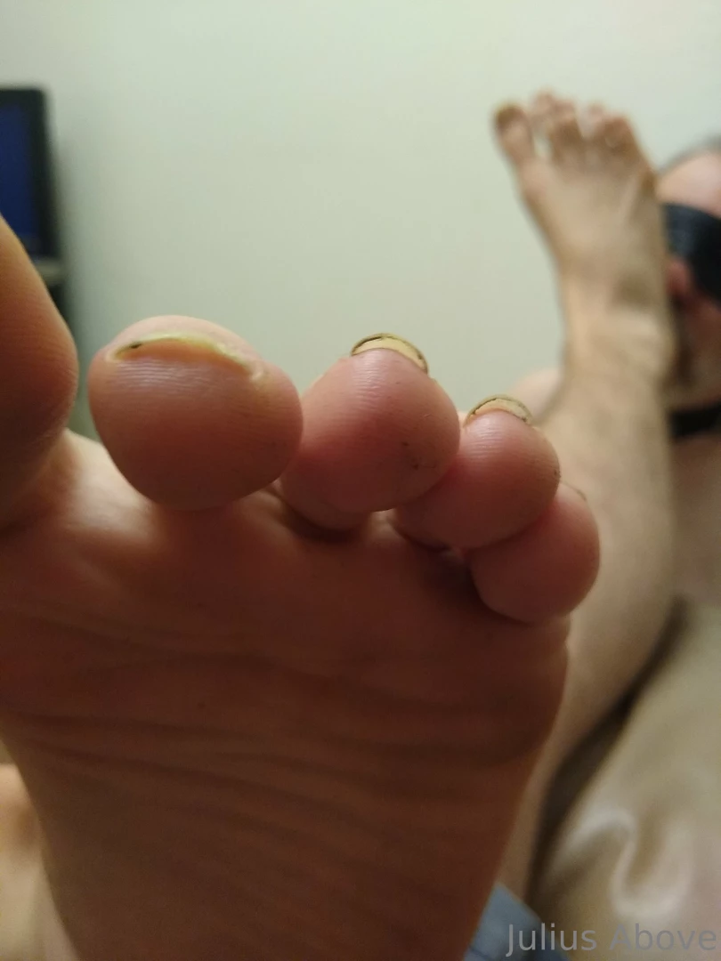 For the dirty foot lovers for the chastity subs locked up you have a part 3 