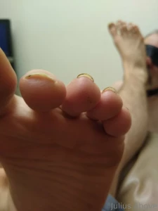 For the dirty foot lovers for the chastity subs locked up you have a part 3