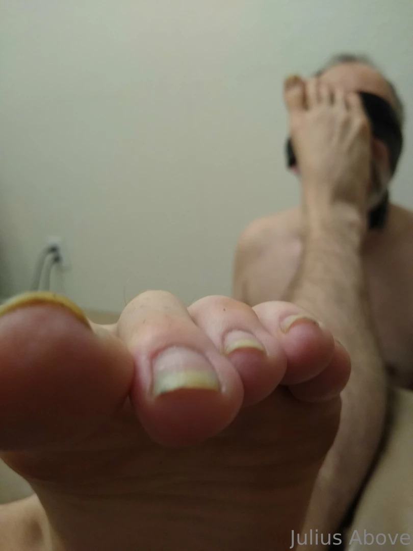 For the dirty foot lovers for the chastity subs locked up you have a part 11 