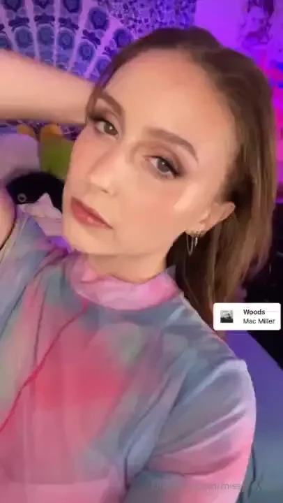 Im going live for a little camsoda sesh wanna join camsoda com 