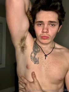 Worship my stinky man pits and big muscles while i kiss my biceps