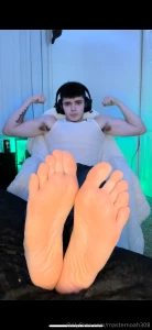 I play my video games you worship my godly alpha gym feet fresh off