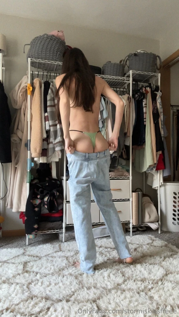 Pov you re spying on me trying on outfits for the day 