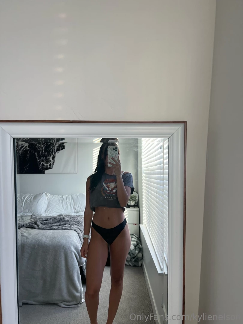 Flaunting my body coz why not 