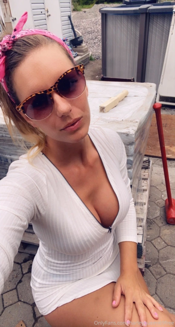 Pussy pussy pussy unlock bb and cum on harleyqueen69 