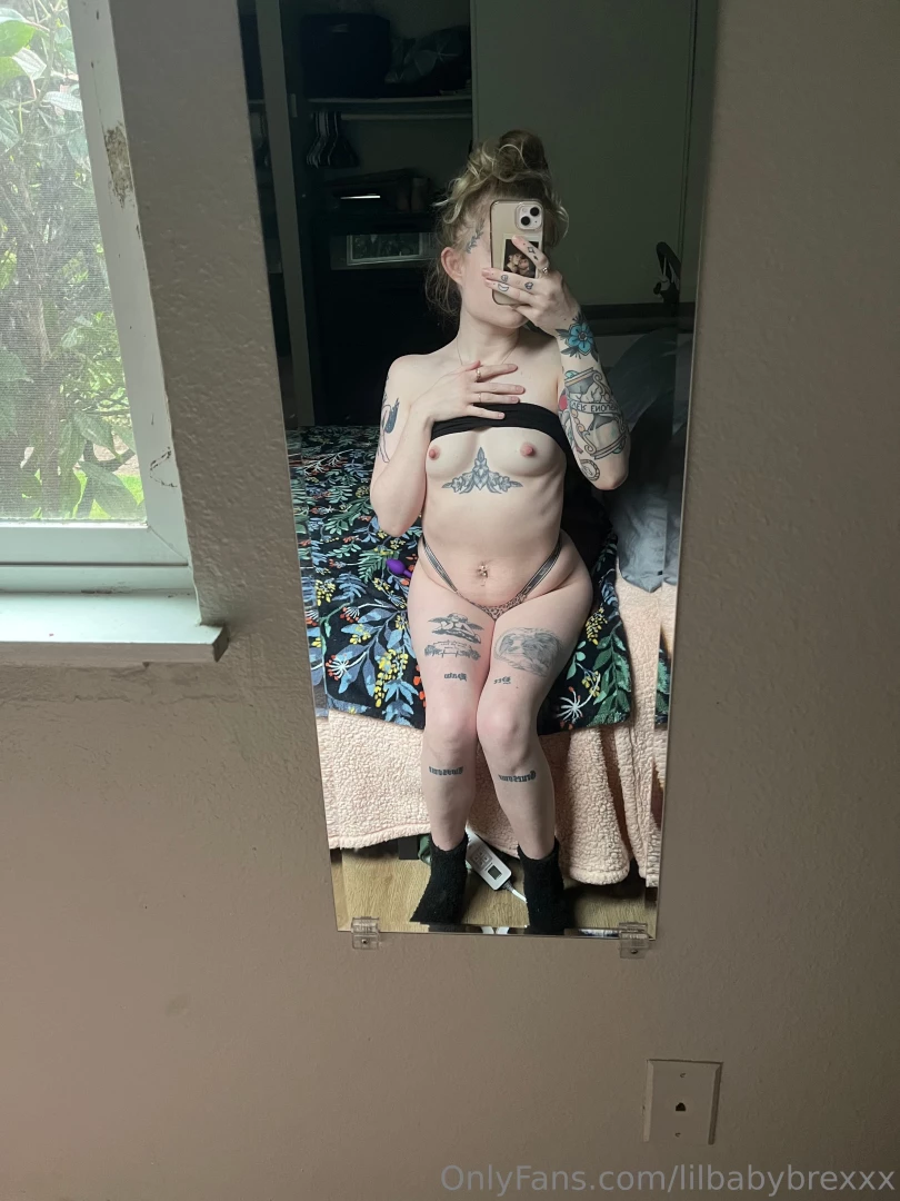 Guess who s wearing a butt plug all day today so daddy can fuck her in 