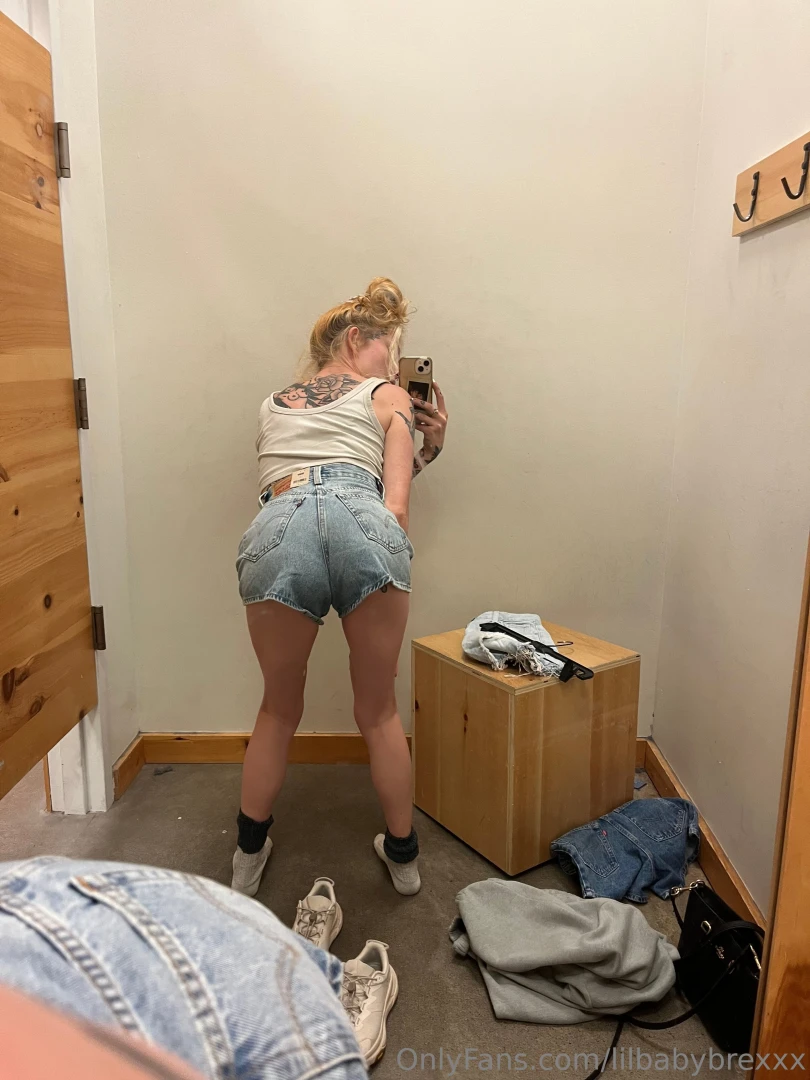 Do you want to fuck me in this dressing room 