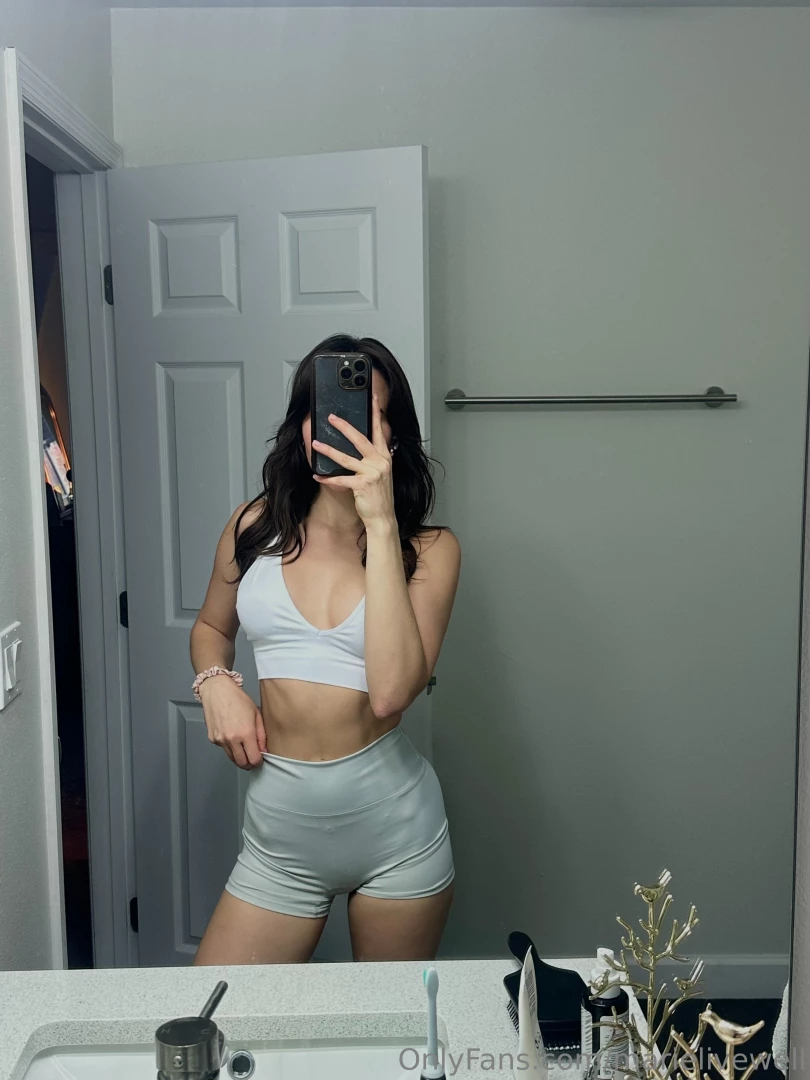 Your favorite fit amp health concious nerd girl i m spending my 