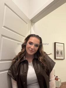 Tell me i m pretty while your jaw s on the floor