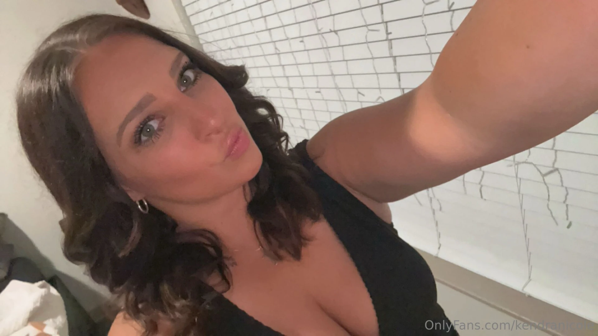 I wasn t made to be ignored so you better focus all your attention to 