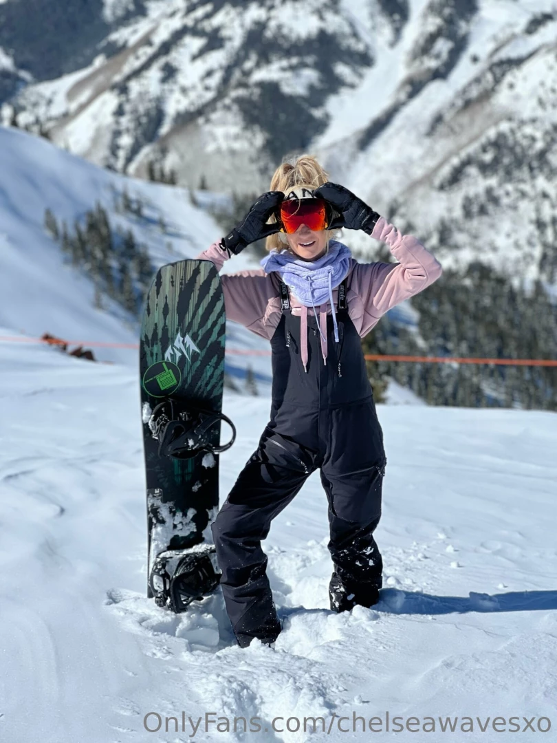 Throwback to snowboarding days 