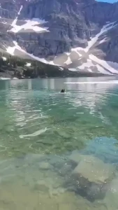This peach hiked 19 km to dip into this glacial lake