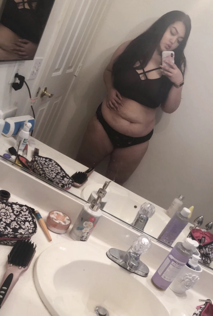 Feeling really vulnerable but here s some full body pics i m a chubby part 1 