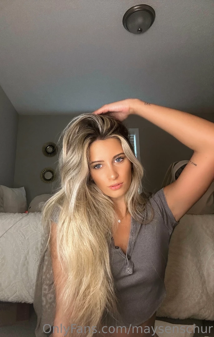 Can i be your fave blonde girl 