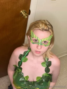 Poison ivy on her knees what a pretty sight wouldn t you agree