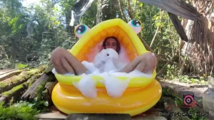 Goldfish bubble bath 4k