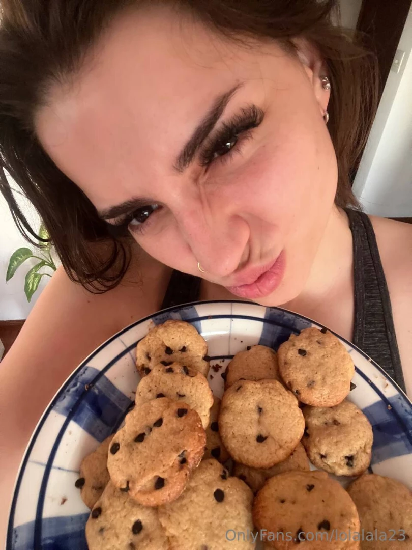 Do you want to try my hot cookies 