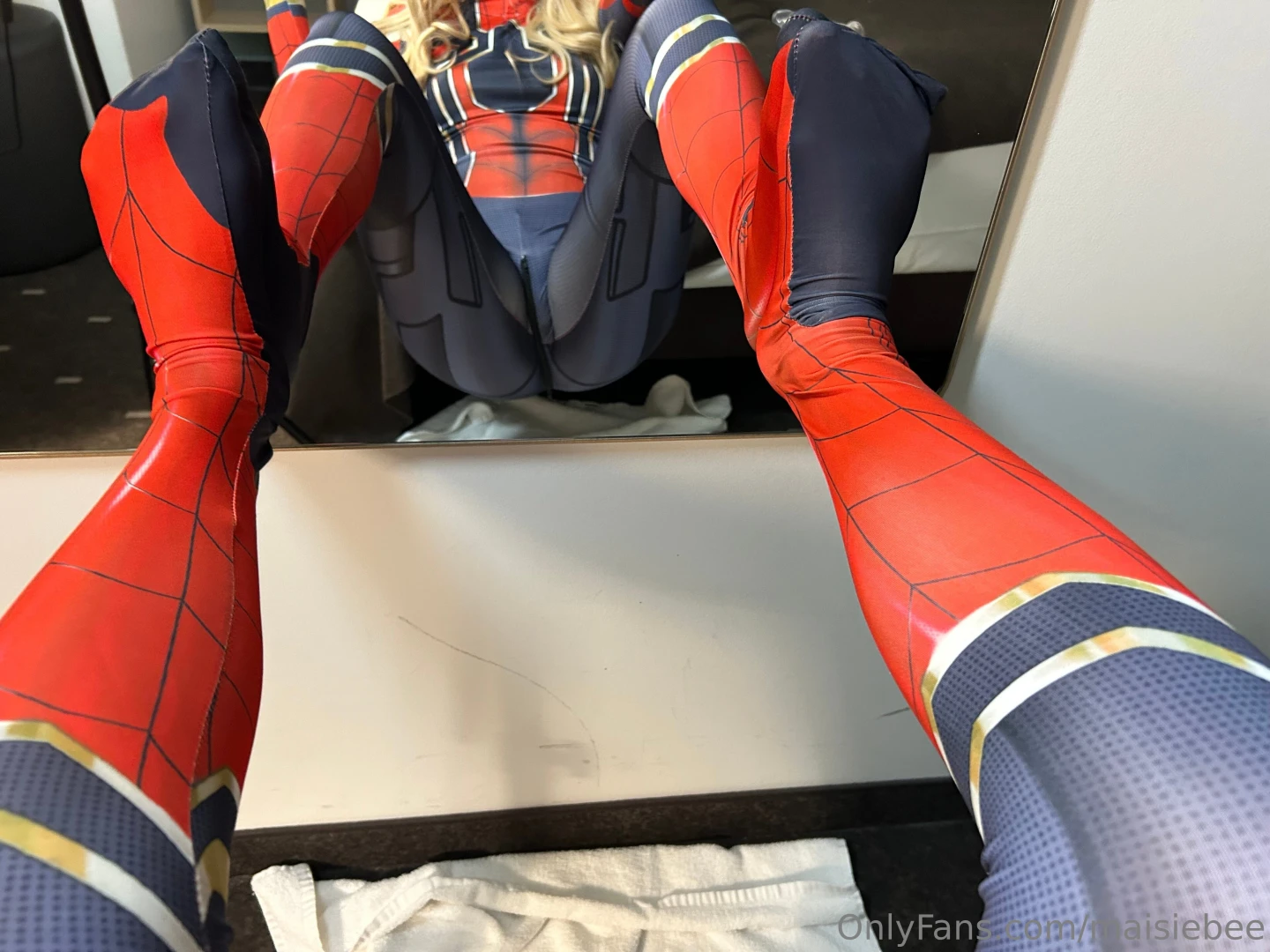 Do you want to bury your face in my pussy rn 