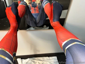 Do you want to bury your face in my pussy rn