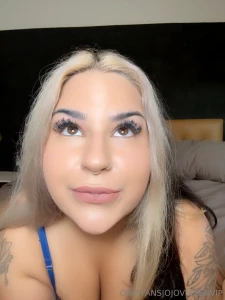 Would you dare cum on my pretty face