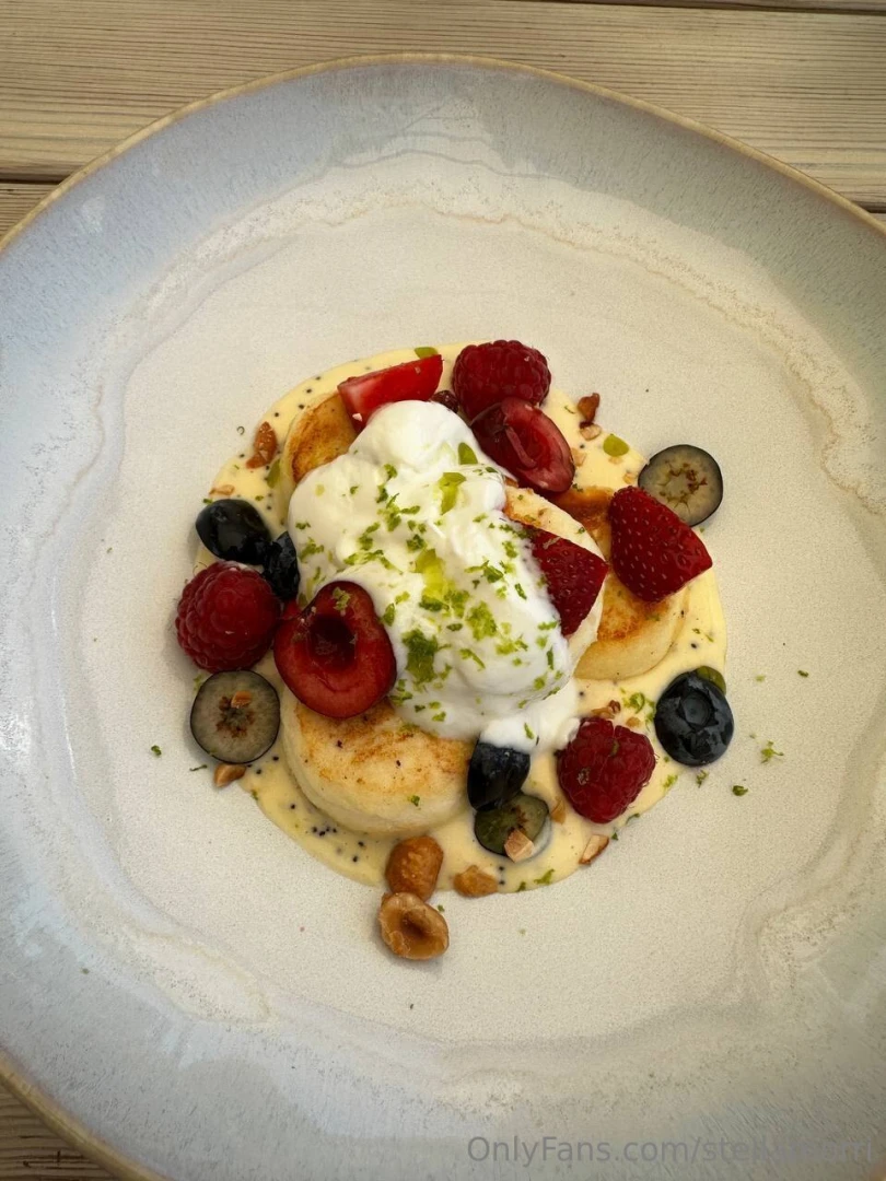 Perfect breakfast - ruddy cheese fritters with raspberries blueberries 